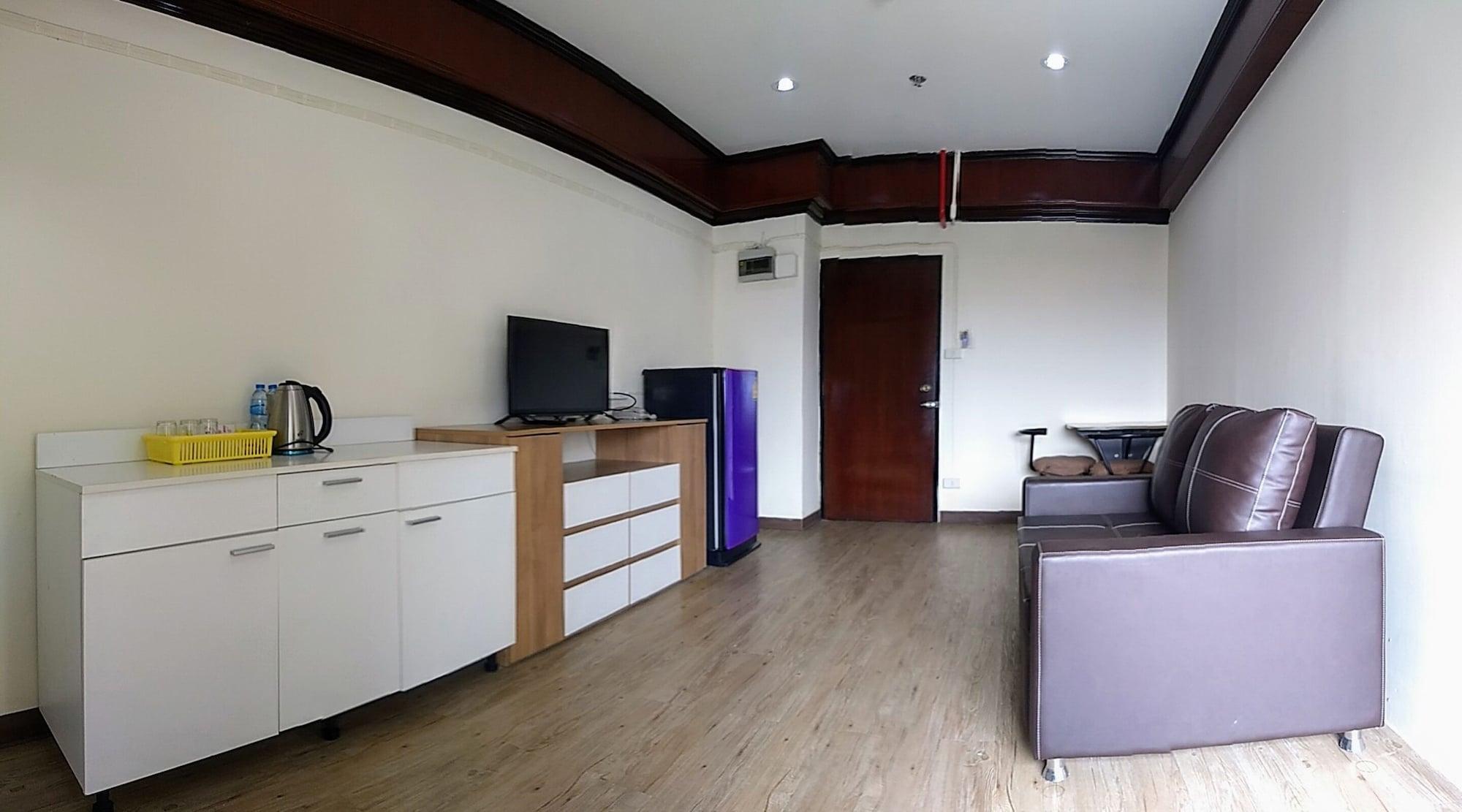 Komol Residence Bangkok Bagian luar foto