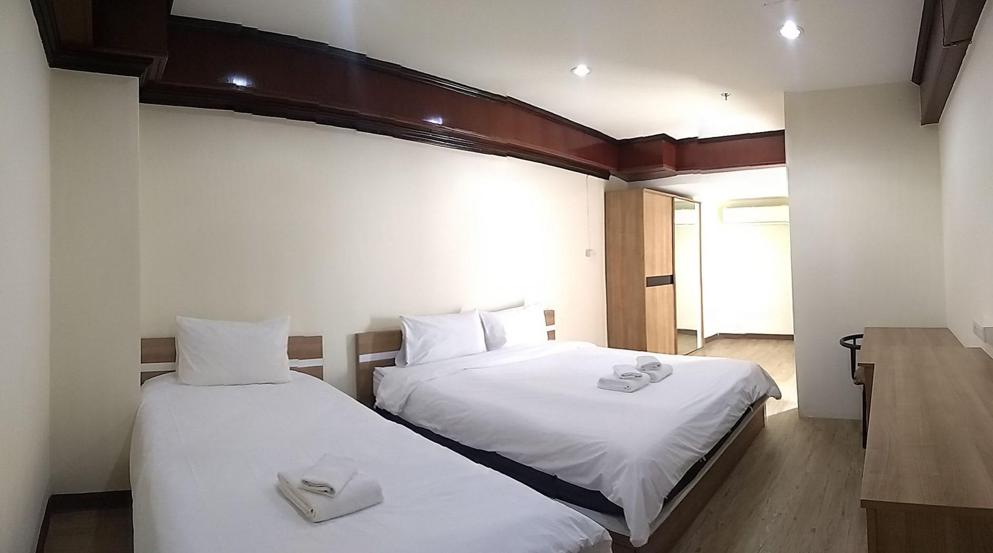 Komol Residence Bangkok Bagian luar foto