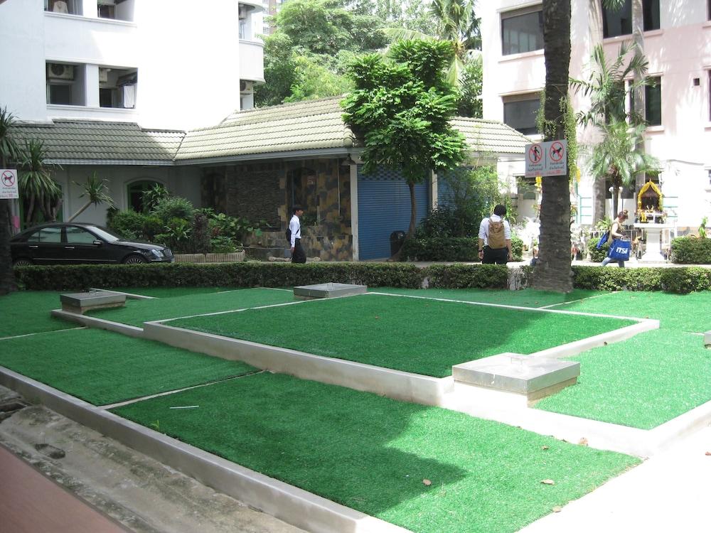 Komol Residence Bangkok Bagian luar foto