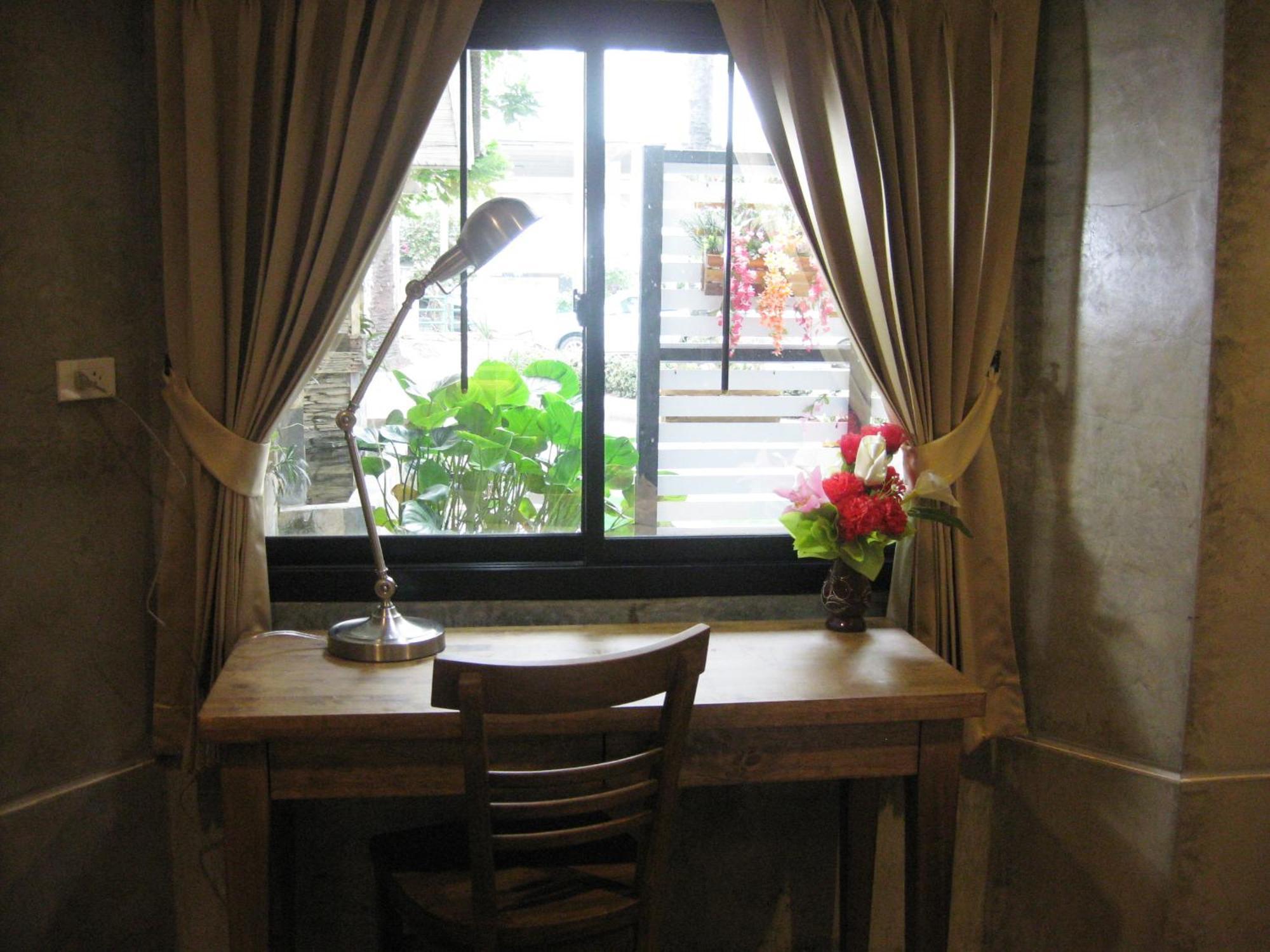 Komol Residence Bangkok Bagian luar foto