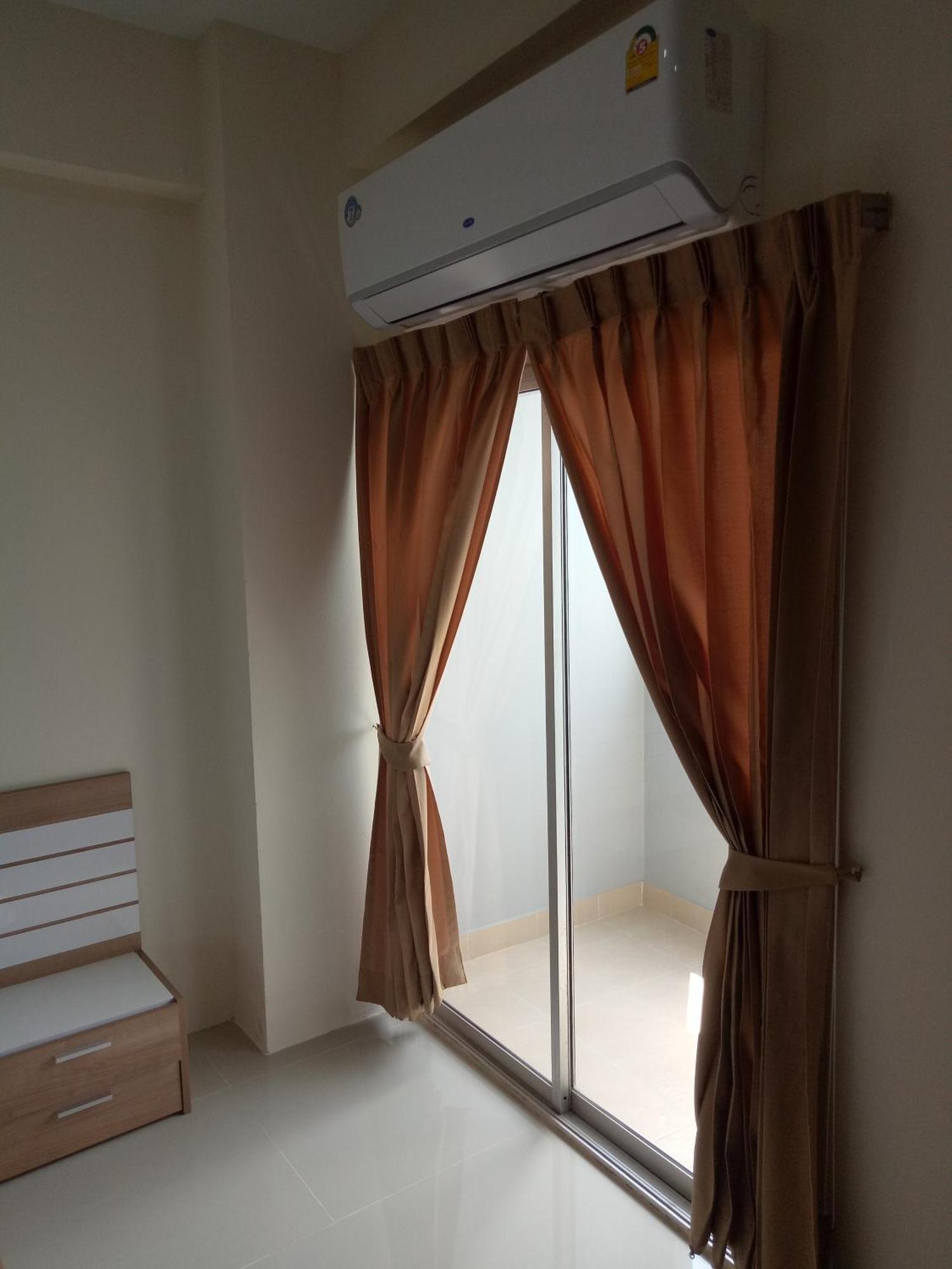 Komol Residence Bangkok Bagian luar foto