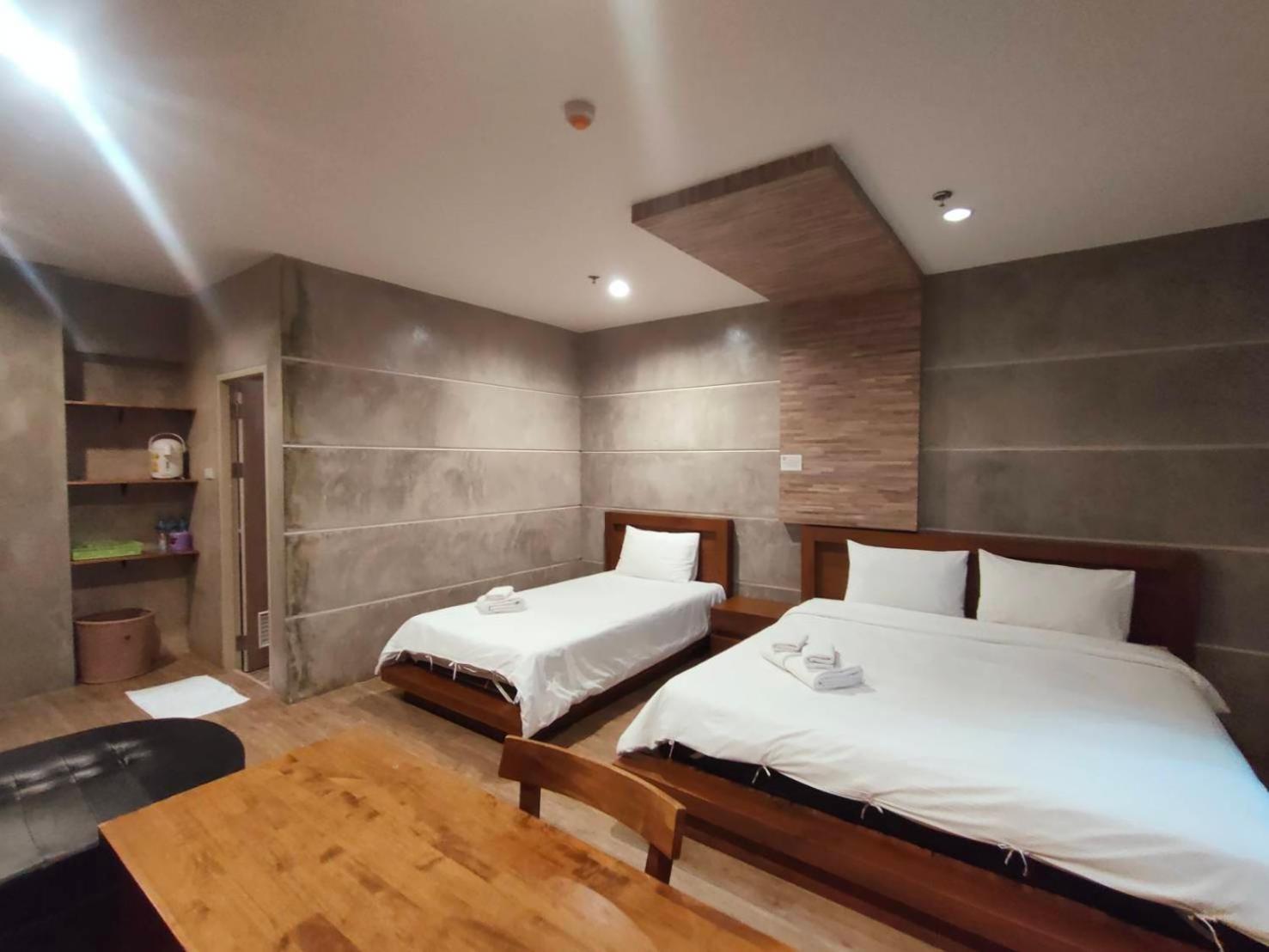 Komol Residence Bangkok Bagian luar foto