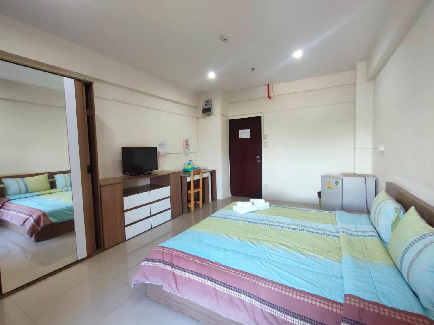 Komol Residence Bangkok Bagian luar foto