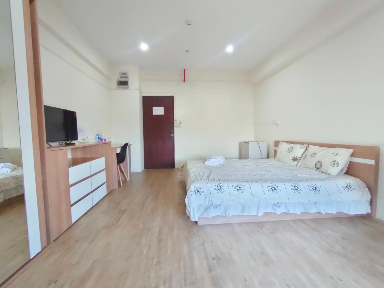 Komol Residence Bangkok Bagian luar foto